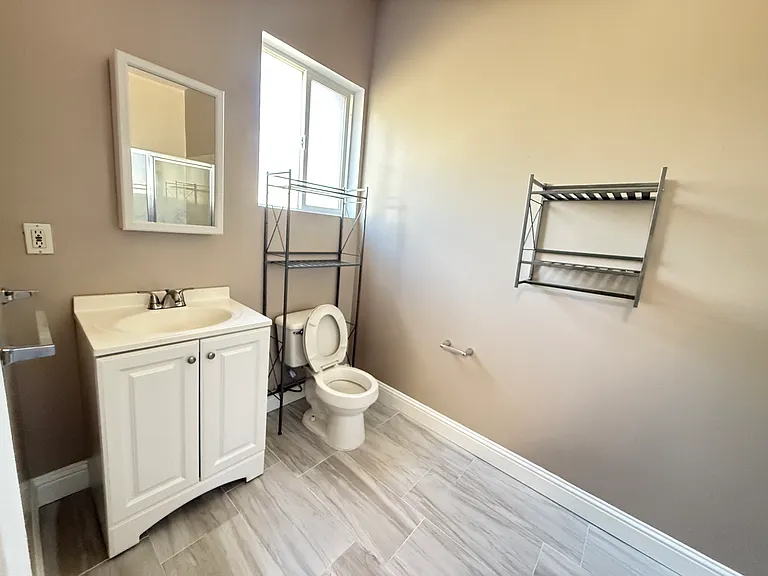 2070 University Avenue — Photo 30