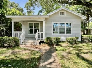 1038 8th Ave E, Graceville, FL 32440