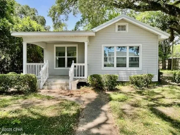 1038 8th Ave E, Graceville, FL 32440