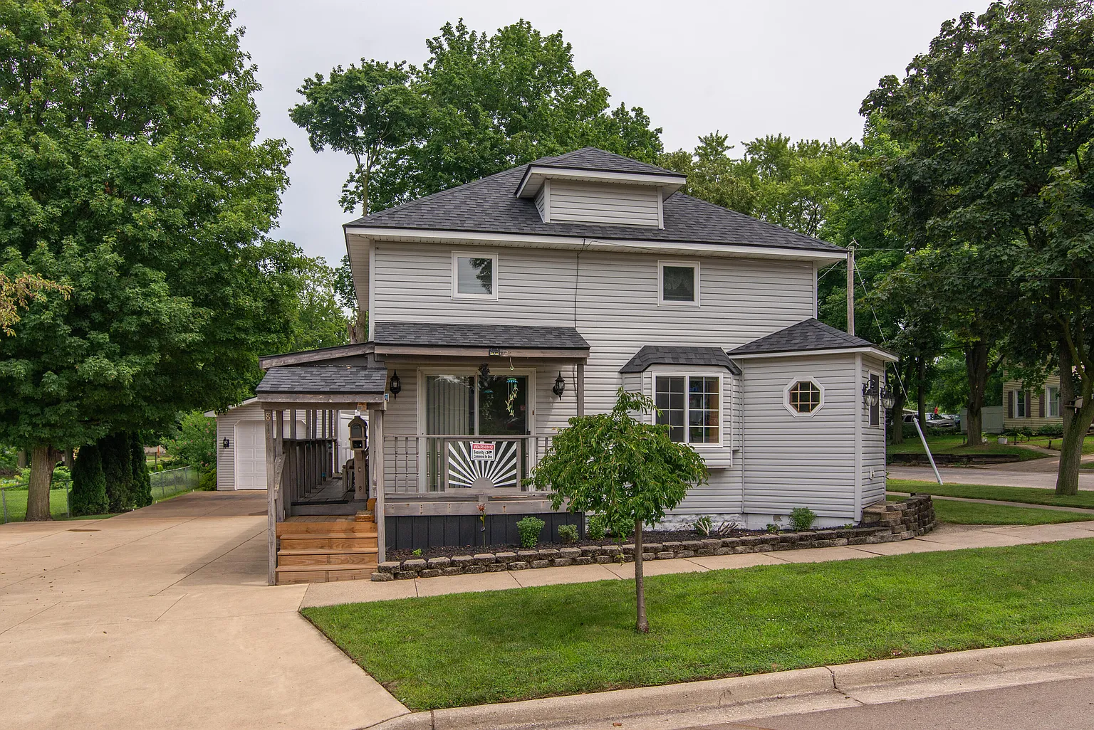 814 E Buck St photo 1
