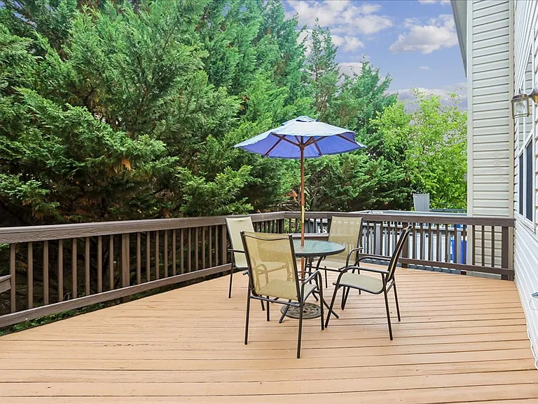 2943 Saint Helen Cir — Photo 36