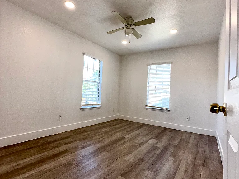 4626 San Jacinto St #D — Photo 9