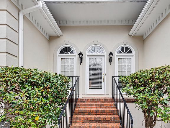 3rd image of 623 Walton Way