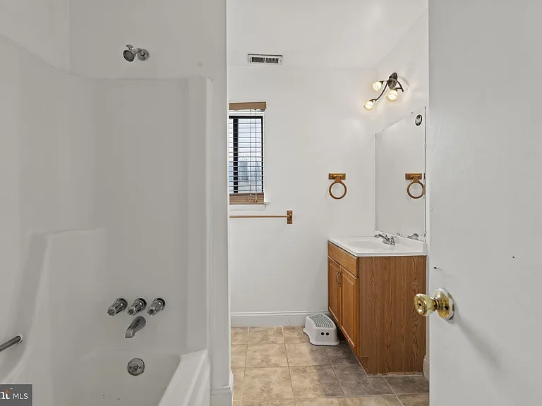 8 Fanelli Ln #A — Photo 11