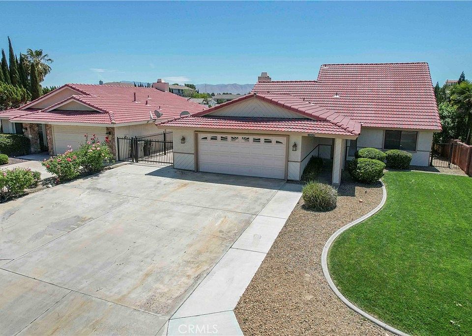 1st image of 18085 Pier Dr
