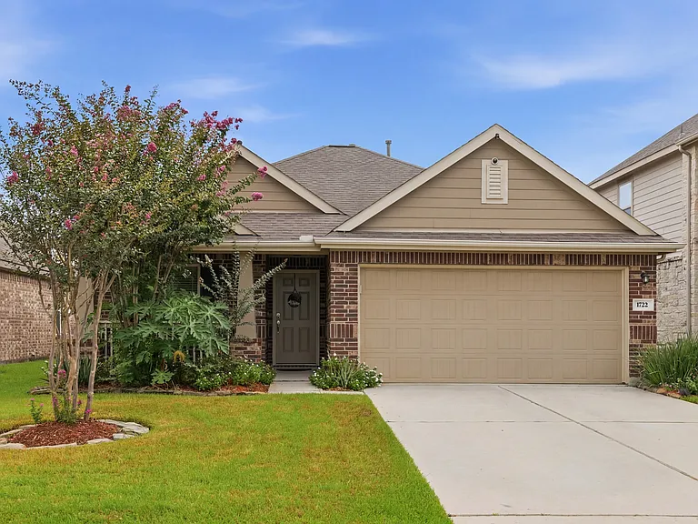 1722 York Creek Dr — Photo 2