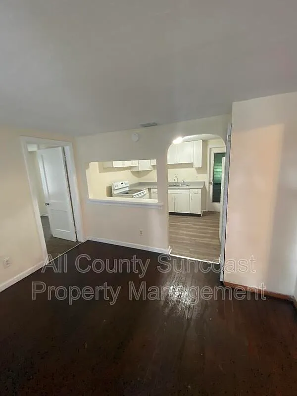 2 bed, 1.0 bath, $1,295 — Photo 3