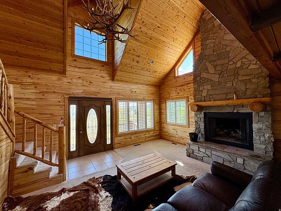 4th image of 520 Loveland Ln