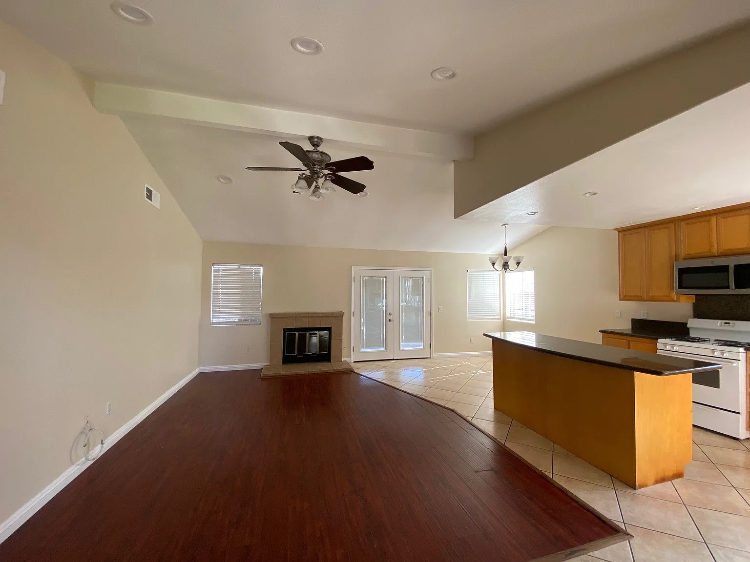 3 bed, 1111 sqft, $3,550 — Photo 3