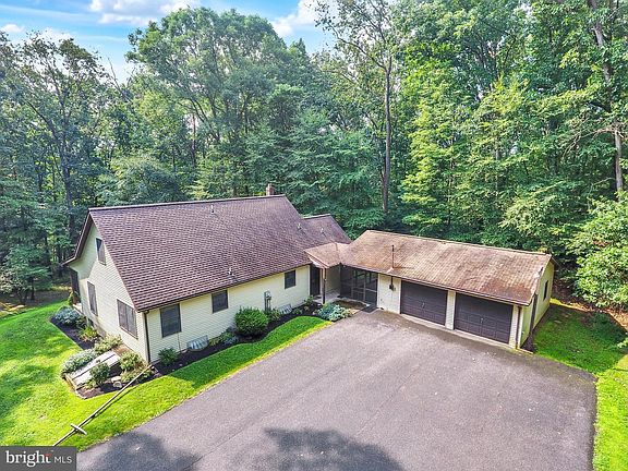 5th image of 151 Hoffman Rd