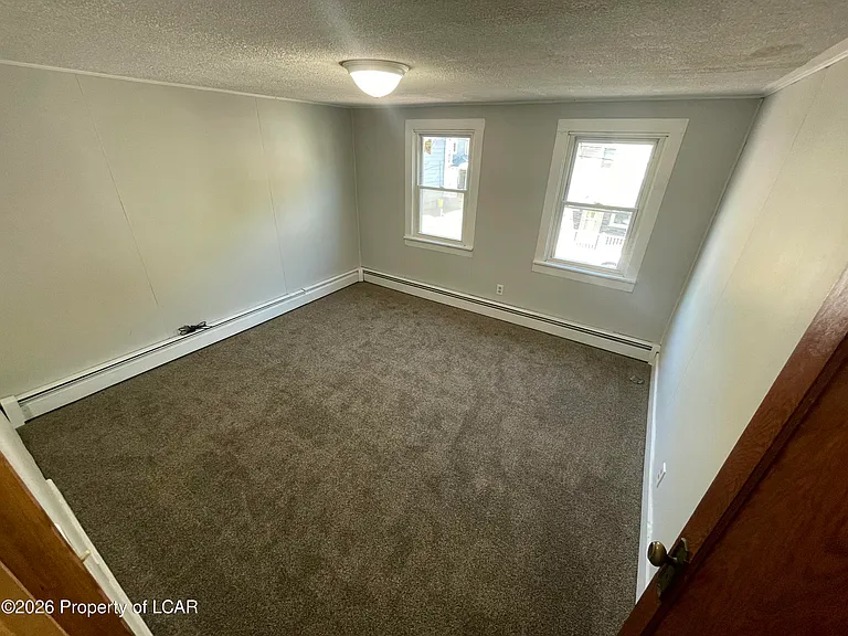 222 Honey Pot St — Photo 3