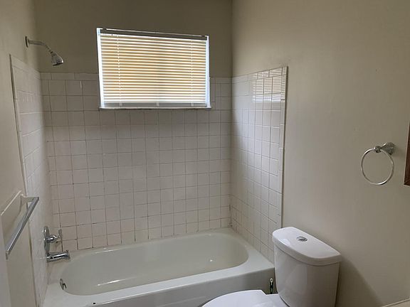 3rd image of 1308 Cherry Hill Dr #A