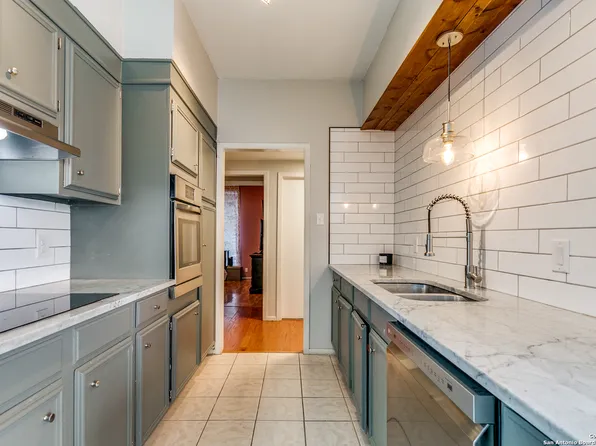 3678 Hidden Dr #1201, San Antonio, TX 78217