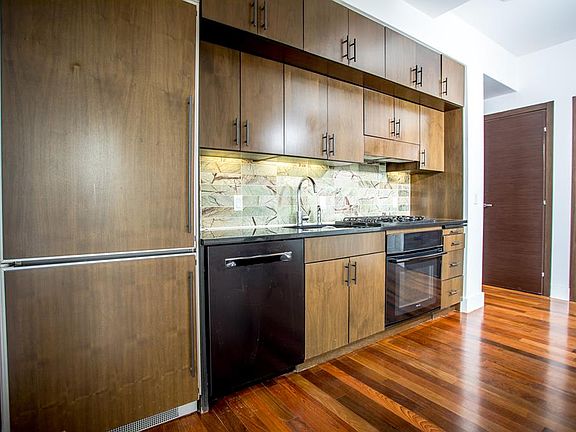 2nd image of 150 Myrtle Ave APT 2501