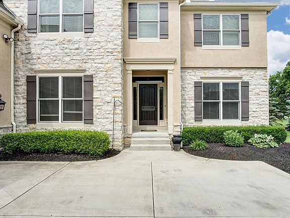 3rd image of 9808 Macdonald Dr