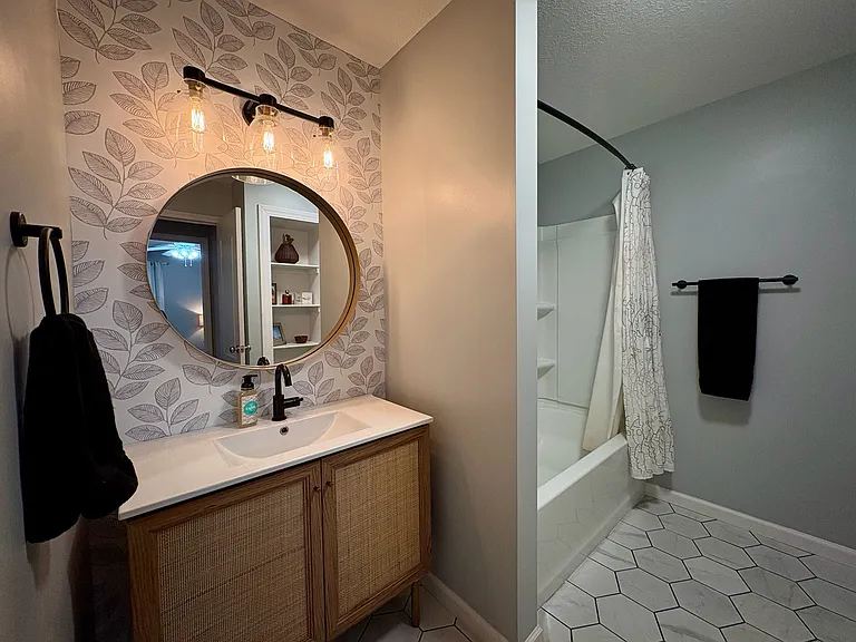 Full Bathroom 3 (Basement)