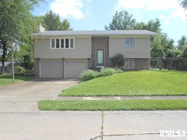 2501 E 34th Street Ct, Davenport, IA 52807