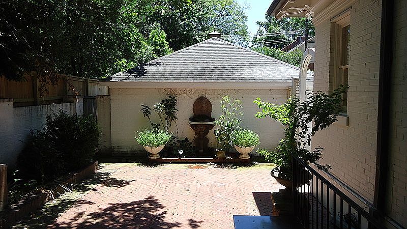 Court Yard and Fountain : Court Yard