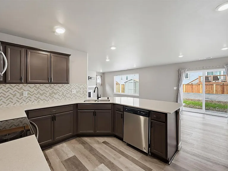 831 Burwood St SE — Photo 15