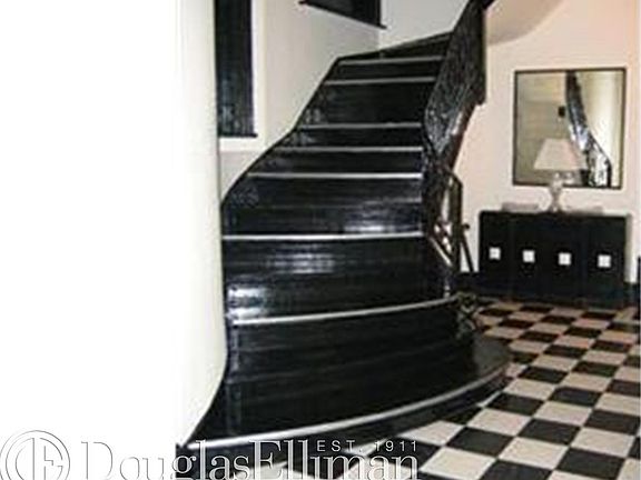 4th image of 166 W 72nd St APT 9C