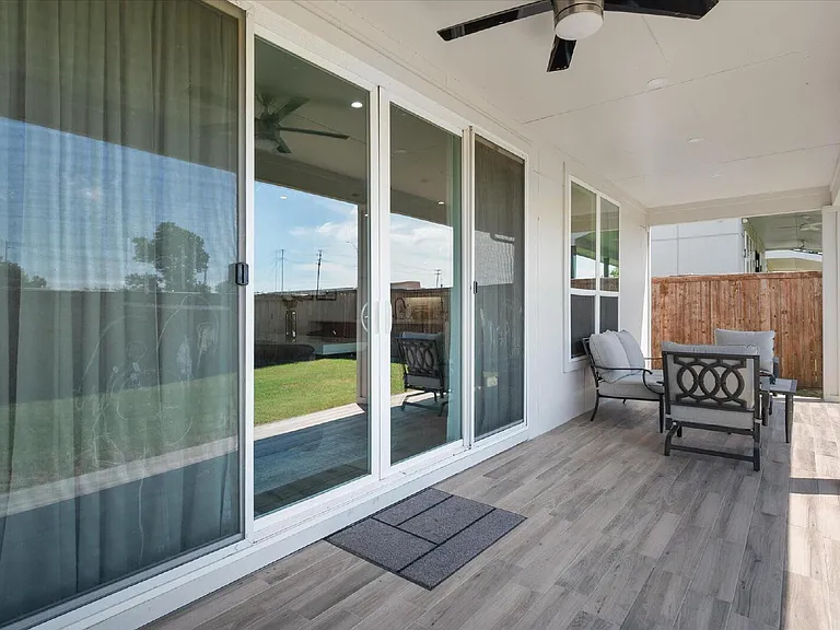 4029 Ivanhoe Ln — Photo 35