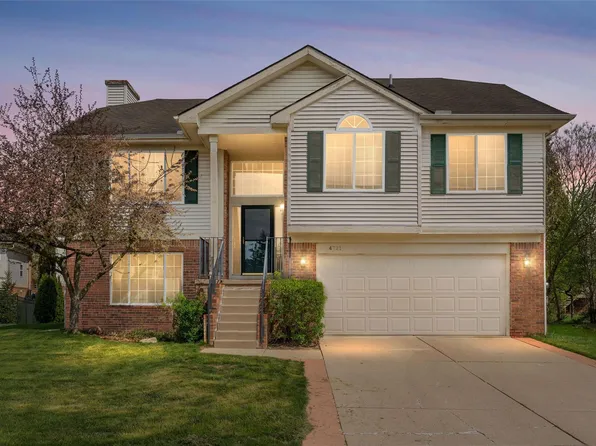 4721 Carrington Dr, Rochester, MI 48306