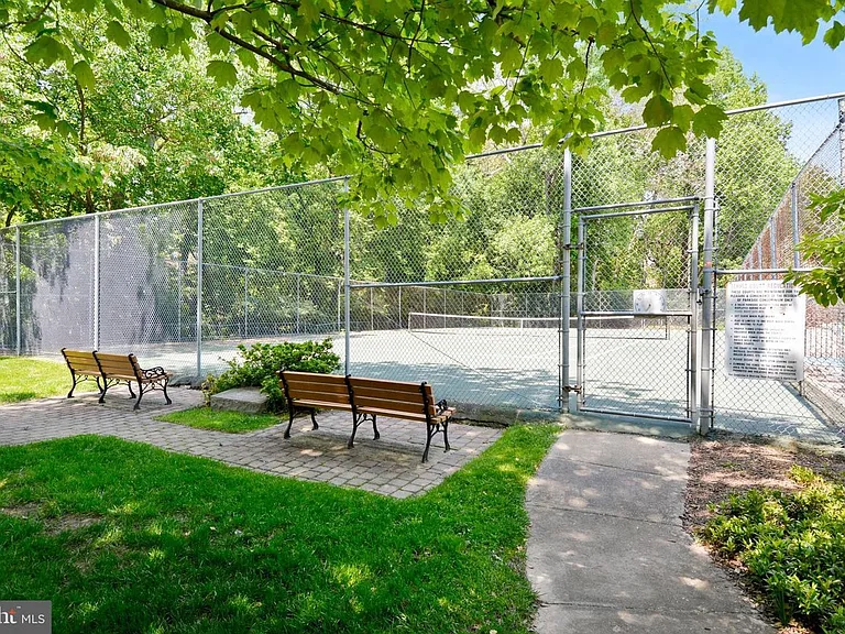 10670 Weymouth St #202 — Photo 12