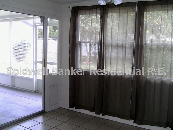 Fla. rm off liv/din rm