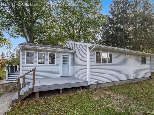 15283 Longfellow Dr, Byron, MI 48418