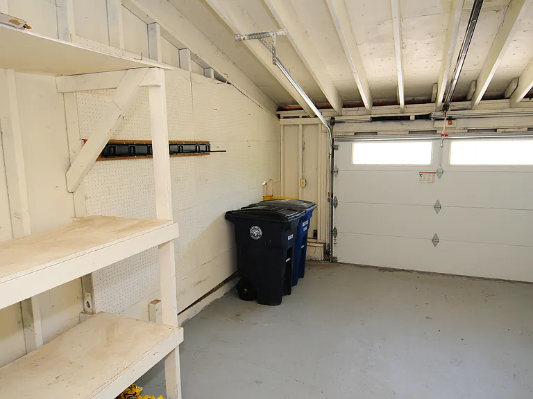 684 Peninsula Ct — Photo 16