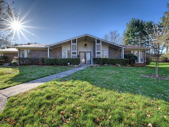 3rd image of 903 Grady Dr