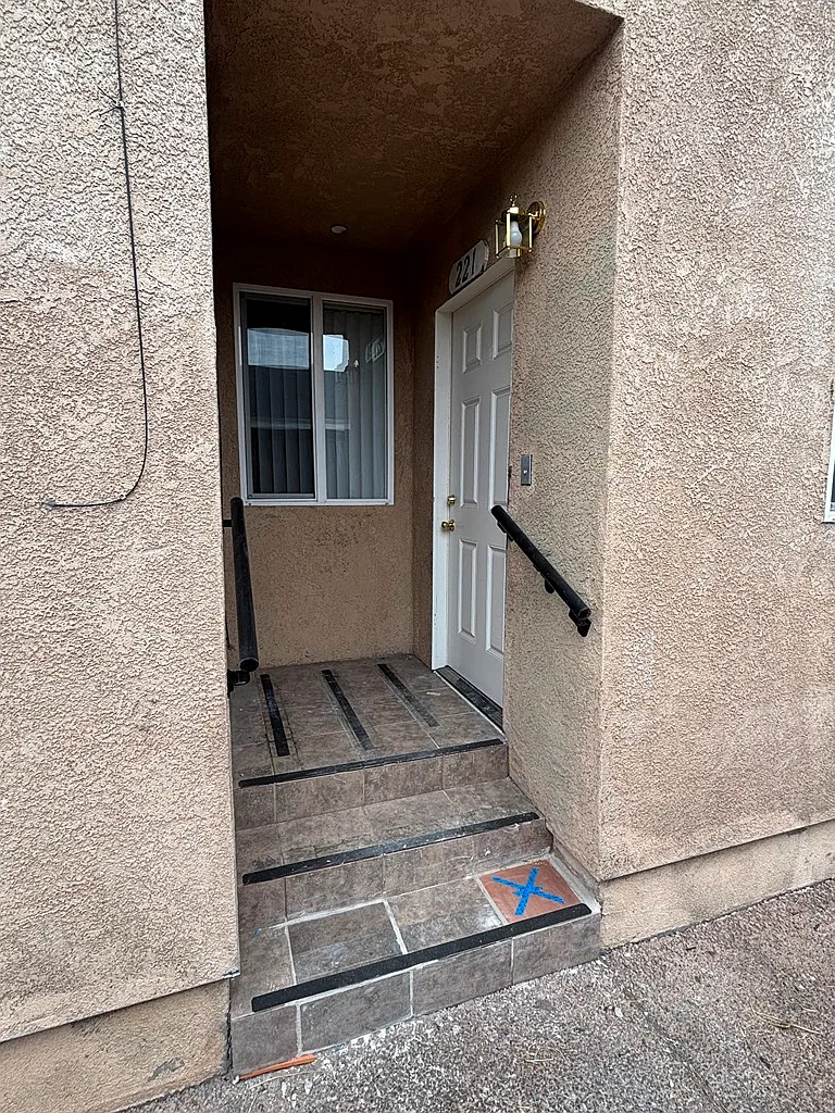 5 bed, 1718 sqft, $3,850 — Photo 2