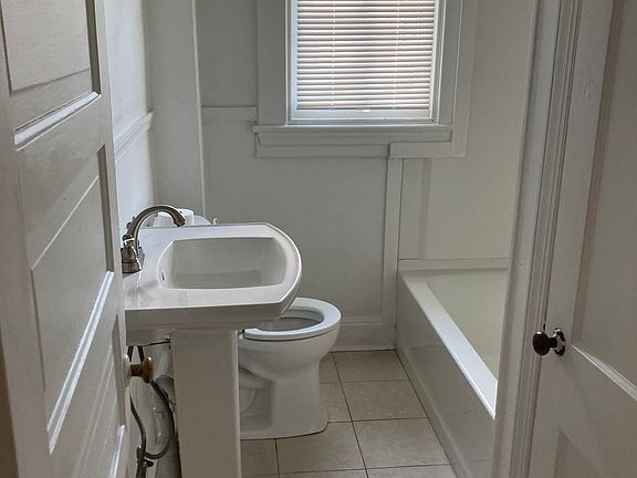 5th image of 131 Thompson St Floor 1