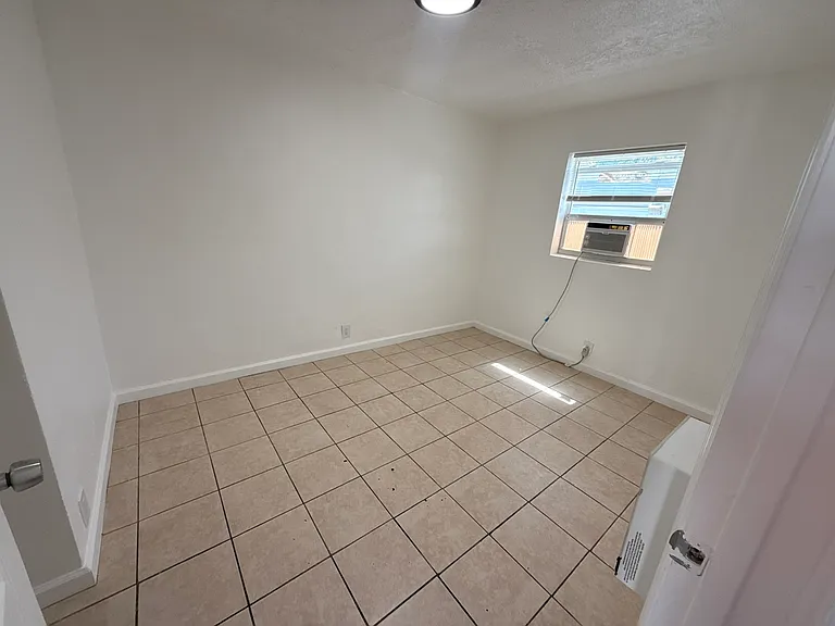 3049 2nd St #2 — Photo 3