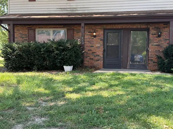 913 Belle Valley Dr, Belleville, IL 62220