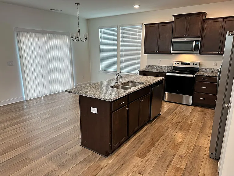 24 Blackthorn Ln — Photo 6