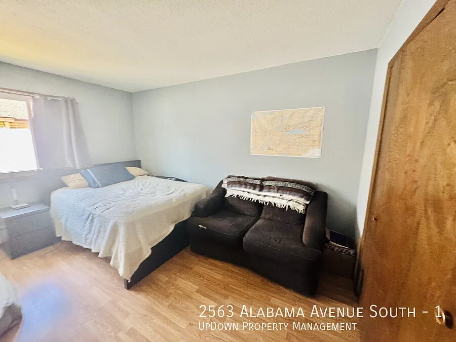 Charming 2-Bed Townhouse in St. Louis Park - Your Cozy Home Awaits! — Photo 4