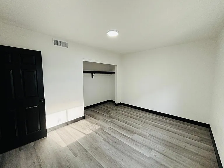 1922 Fairfield Ave #211 — Photo 13