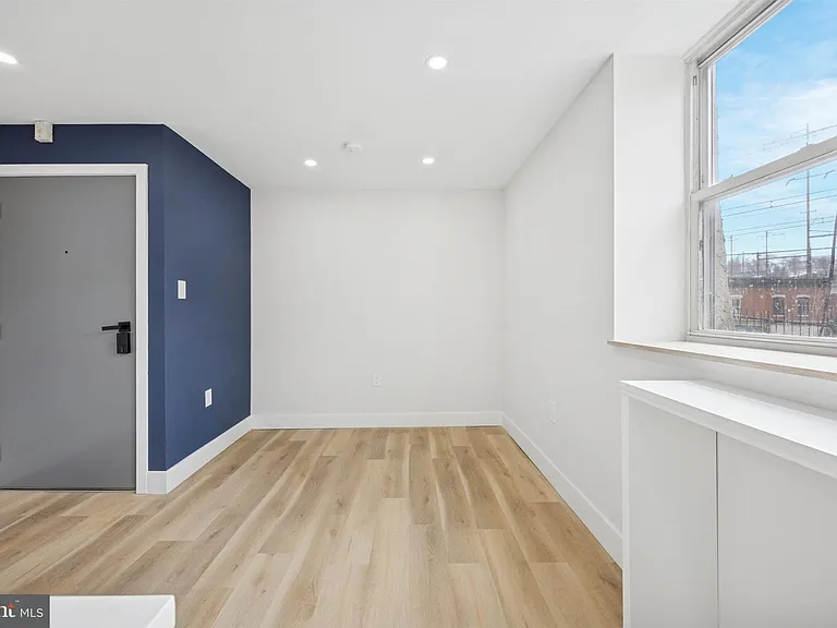 4522 Baker St #6 — Photo 4