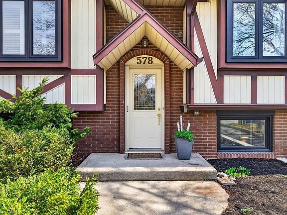 3rd image of 578 Holly Hill Cres