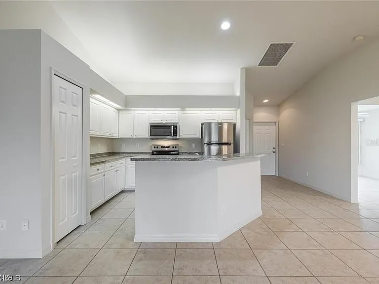 4522-4524 SW 7th Pl — Photo 6