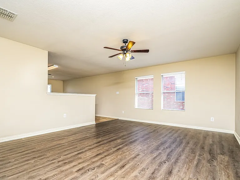 1118 Antoinette Dr — Photo 5