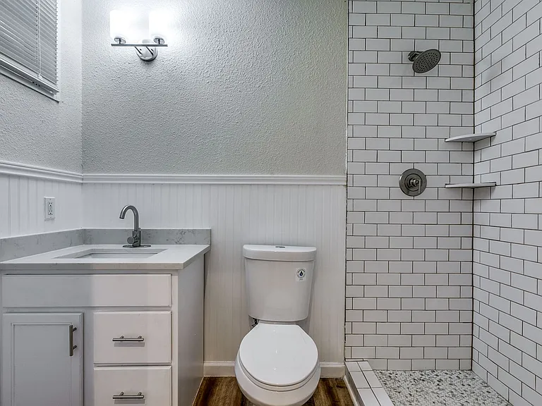 511 E Hathaway Dr — Photo 17