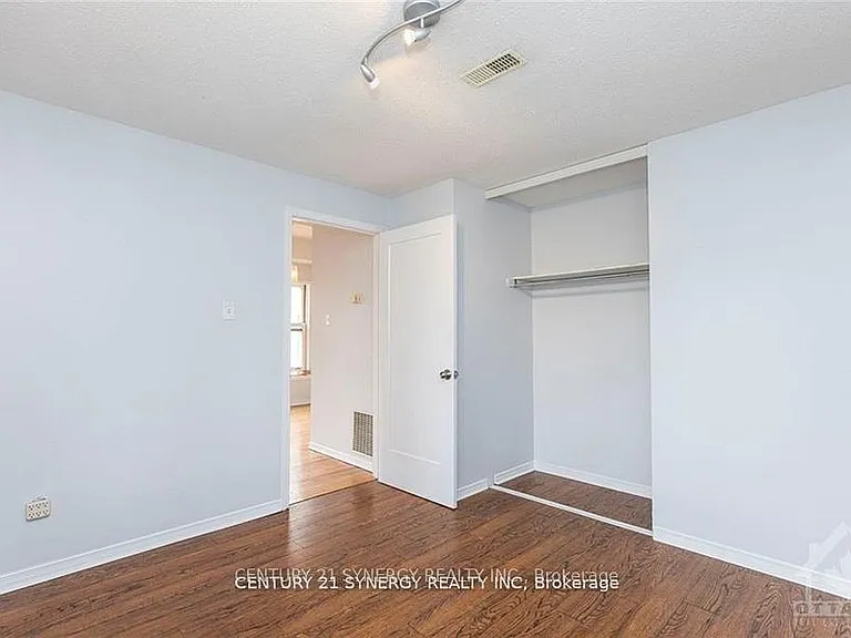 450 Maclaren St #11 — Photo 12