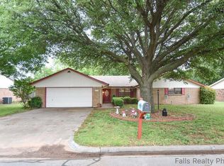 927 Tejas Dr, Burkburnett, TX 76354