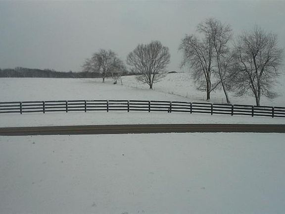 2nd image of 1537 Cardwell Ln