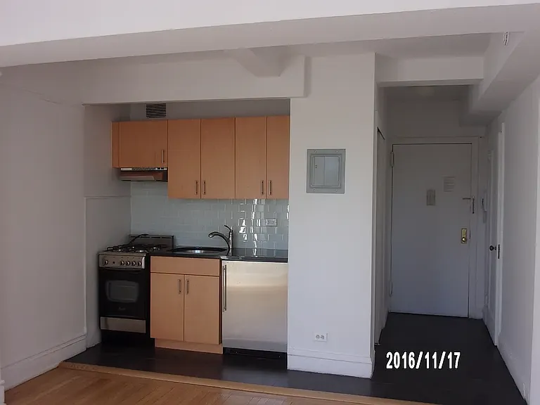 150 E 39th St #1601 — Photo 4