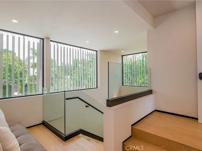 9018 Dorrington Ave — Photo 37