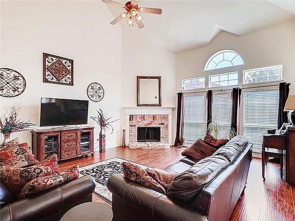 5th image of 5009 Whisper Ct