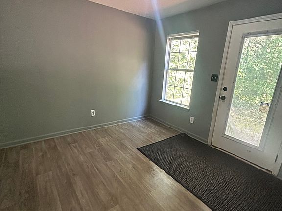 4th image of 214 Sherwood Loop